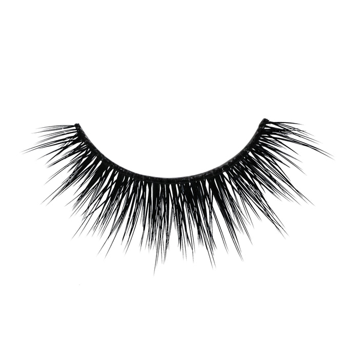 Juliette full-volume, round false lash with extra-long, defined fibers that create a 3D, wet lash look.